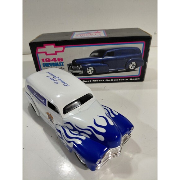 SpecCast 20532 DieCast University Kentucky UK 1946 Chevrolet Sedan Delivery +Box - Picture 6 of 12